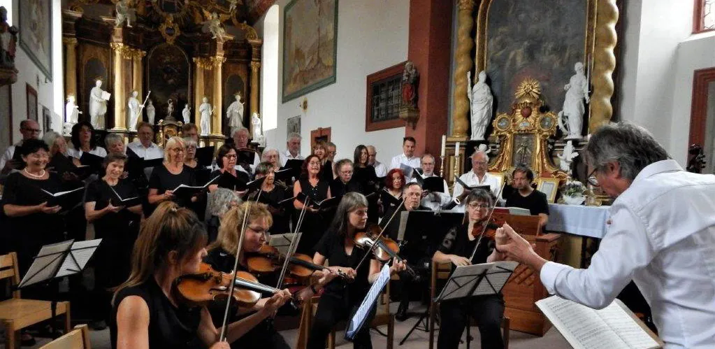 Chor- und Orchesterkonzert in der Klosterkirche vor dem barocken Hochaltar